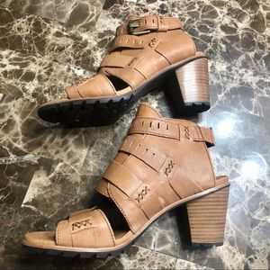 Sorel chunky heel sandal w/ buckle